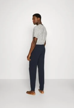 Pier One 2 PACK - Nachtwäsche Hose - Dark Blue/mottled Light Grey 9 Pier One 2 PACK - Nachtwäsche Hose - Dark Blue/mottled Light Grey -Kleidung PierOne Store 058df6f0d3f34a2aaf1cb22da08558a8