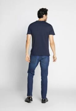 Pier One 4 PACK - T-Shirt Basic - Black/white/blue 8 Pier One 4 PACK - T-Shirt Basic - Black/white/blue -Kleidung PierOne Store 0ca3960a59ed4451aec4ebc371a3d206