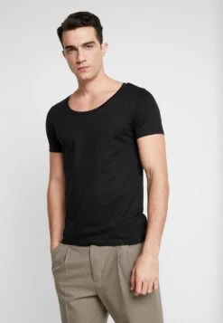 Pier One T-Shirt Basic - Black 11 Pier One T-Shirt Basic - Black -Kleidung PierOne Store 0eea31b343574c22805801c49a596fe2 1