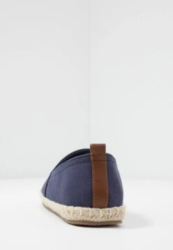 Pier One RENA ESPADRILLE UNISEX - Espadrille - Dark Blue 11 Pier One RENA ESPADRILLE UNISEX - Espadrille - Dark Blue -Kleidung PierOne Store 2c00e9d984504d77b812e8ffd7e16bdf