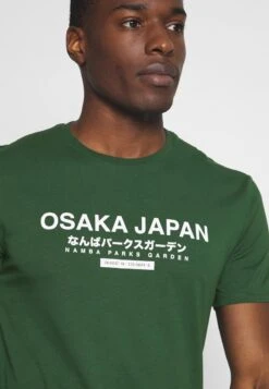 Pier One OSAKA TEE - T-Shirt Print - Green 11 Pier One OSAKA TEE - T-Shirt Print - Green -Kleidung PierOne Store 4b25f2d9cd2c4d1e9f57db52739f0ca1