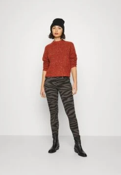 Pier One SHORT MICRO BEANIE UNISEX - Mütze - Black -Kleidung PierOne Store 543d127d07134c2890a29c39eb75bc4a