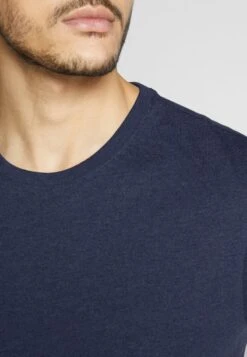 Pier One 4 PACK - T-Shirt Basic - Black/white/blue 10 Pier One 4 PACK - T-Shirt Basic - Black/white/blue -Kleidung PierOne Store 5847a37145c74e25a85f71f4653216cb