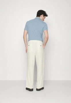 Pier One DRAWCORD TROUSERS - Stoffhose - Off-white -Kleidung PierOne Store 65c988989ad143de851aee47dda41e80