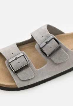 Pier One LEATHER UNISEX - Pantolette Flach - Grey 11 Pier One LEATHER UNISEX - Pantolette Flach - Grey -Kleidung PierOne Store 6b071714d1514b7cbade5fbfdf5bc6fc