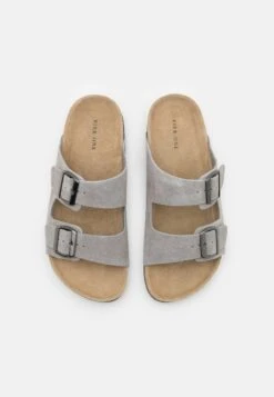 Pier One LEATHER UNISEX - Pantolette Flach - Grey 9 Pier One LEATHER UNISEX - Pantolette Flach - Grey -Kleidung PierOne Store 6e172422b00e484a8ac21c5f565af9d6