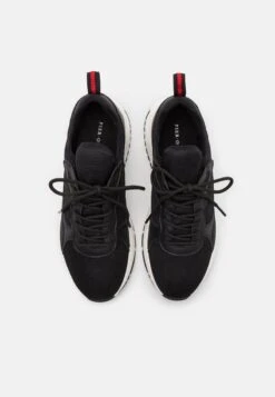 Pier One UNISEX - Sneaker Low - Black -Kleidung PierOne Store 7b4e6701f8fa4f62b8488bcda8bd464b