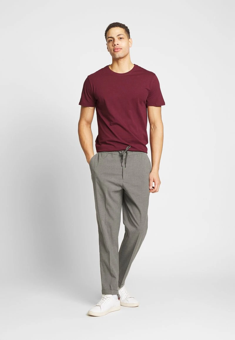 Pier One 3 PACK - T-Shirt Basic - White/dark Blue/red 2 Pier One 3 PACK - T-Shirt Basic - White/dark Blue/red – Bild 2