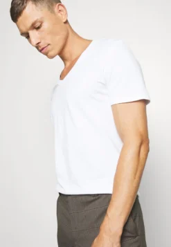 Pier One 2 PACK - T-Shirt Basic - White 10 Pier One 2 PACK - T-Shirt Basic - White -Kleidung PierOne Store 8a50f47374ab42e380a66ae8b1778f0e