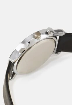 Pier One SET - Uhr - Black -Kleidung PierOne Store 8b85f94e4c5a43a89680fa66df3bc7c7