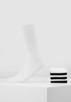 Pier One 7 PACK - Socken - White/black -Kleidung PierOne Store 8dfc7eafb6d44b37b5aad9f7641e4325 1
