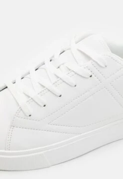 Pier One UNISEX - Sneaker Low - White 11 Pier One UNISEX - Sneaker Low - White -Kleidung PierOne Store 9df20e8fbfac4dbbaad7e726f8a84e52