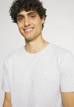 Pier One 5 PACK - T-Shirt Basic - Light Grey - 101_white - 001_green - 602 -Kleidung PierOne Store bfc88b4fb0af436ea6df397e7b3e9a49