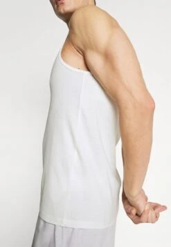 Pier One 3 PACK - Unterhemd/-shirt - Dark Blue/bordeaux/off-white 11 Pier One 3 PACK - Unterhemd/-shirt - Dark Blue/bordeaux/off-white -Kleidung PierOne Store c107c99d278e430b8a693d0ec45ebe1a