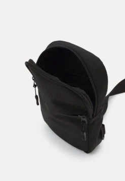 Pier One Gürteltasche - Black 9 Pier One Gürteltasche - Black -Kleidung PierOne Store c75c8bdf8b8541419b96d7dba0f5d743