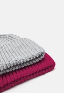 Pier One UNISEX 2 PACK - Mütze - Red/grey -Kleidung PierOne Store cb0fc487d13545b9b128df4364bdabab