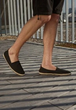 Pier One RENA ESPADRILLE UNISEX - Espadrille - Black -Kleidung PierOne Store cb806f944ebf47a1be125d225ca7178e