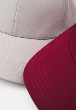 Pier One UNISEX 2 PACK - Cap - Light Grey/berry -Kleidung PierOne Store db52e4bec20b4e21a2d423baba99be86