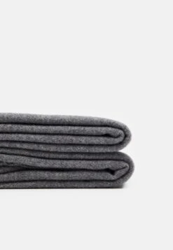 Pier One UNISEX - Schal - Grey 8 Pier One UNISEX - Schal - Grey -Kleidung PierOne Store ec5527395bf74ce5a255f492061affa7