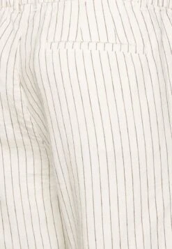 Pier One LINEN BLEND DRAWCORD SHORTS - Shorts - Off-white -Kleidung PierOne Store f49c7de0cfa048f4bc002dc26d1abcb2