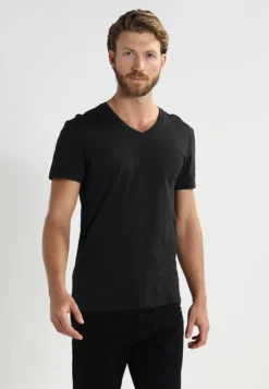 Pier One 2 PACK - T-Shirt Basic - Black 8 Pier One 2 PACK - T-Shirt Basic - Black -Kleidung PierOne Store f5ae58d798ac495dae21da6170c2b2ec