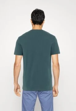 Pier One T-Shirt Basic - White/off-white/lilac -Kleidung PierOne Store fb9e5f19fa1d4182b7db953af443e00b