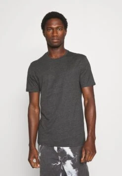 Pier One 3 PACK - T-Shirt Basic - Black/mottled Dark Grey/bordeaux 9 Pier One 3 PACK - T-Shirt Basic - Black/mottled Dark Grey/bordeaux -Kleidung PierOne Store fbb1fa11fda54722bafd9df33f46d342